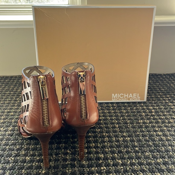 Michael Kors bootie brown size 8.5 - Picture 3 of 3